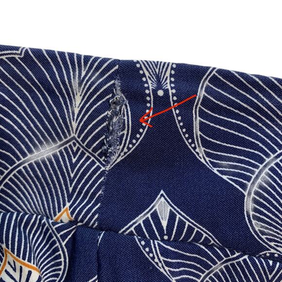 J McLaughlin Kick Flare Pants Pull On Blue White Cropped Women's 6 - Flaw - Picture 8 of 8